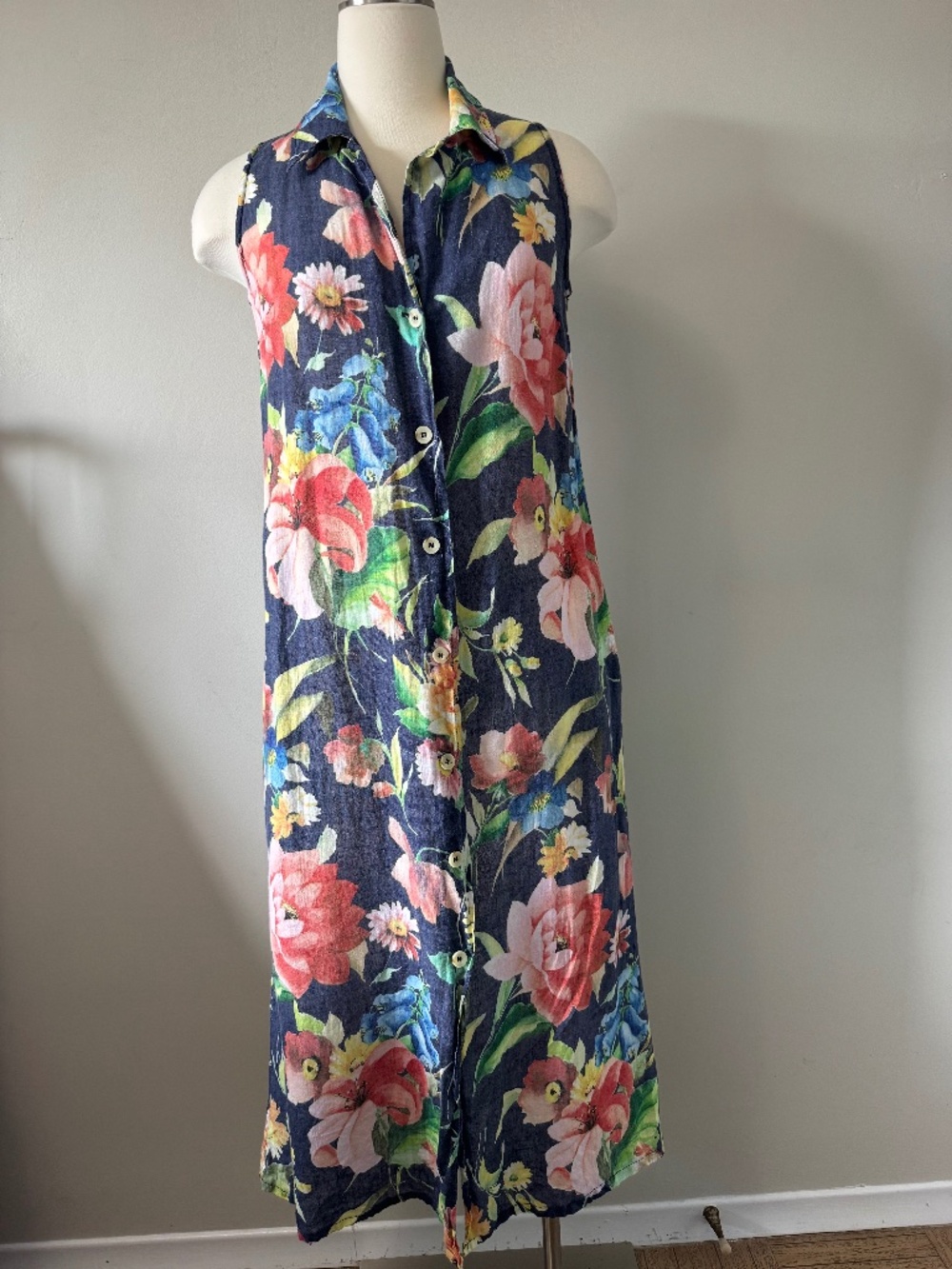 Floral Navy Sleeveless Button-Front Midi Dress